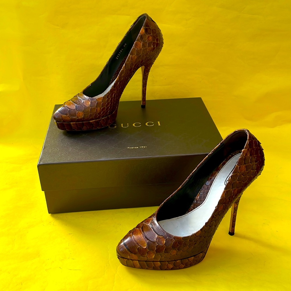 Vintage 90’s gold/brown Gucci piton skin/leather heels in original box